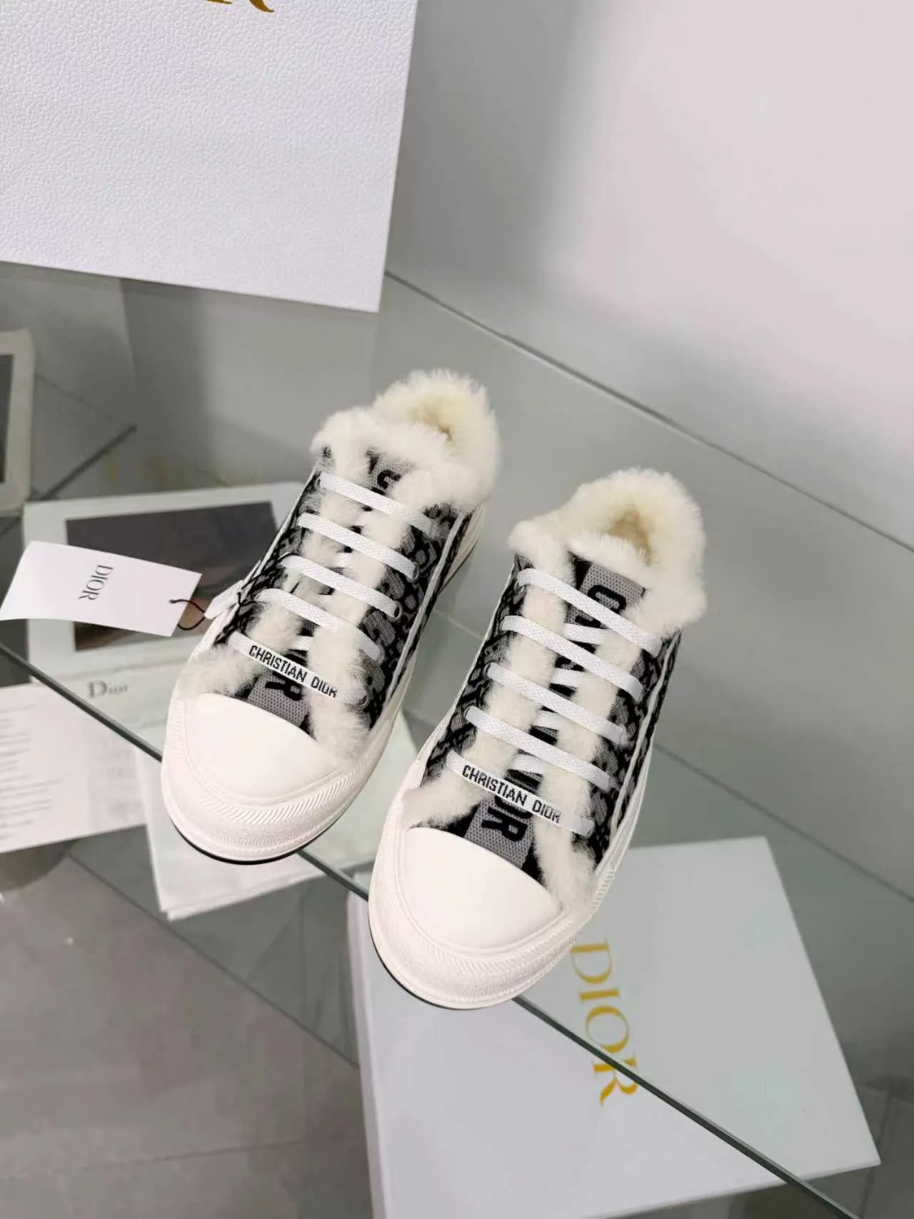 Men's men's shoes pP540! 𝐃𝐈𝐎𝐑 𝐖𝐚𝐥𝐤'𝐧 Dior Presbyopia Embroidery Wool Thick Sole Canvas Shoes Casual Sneakers (Half Flop) These Walk'n'Dior thick sole sneakers are a fashionable piece that elevates the collection. Oblique printed cotton embroidered upper with comfortable platform sole, tongue and Christian Dior Paris signature laces. Bottom thickness 4.5CM Size: Women's 35-41
